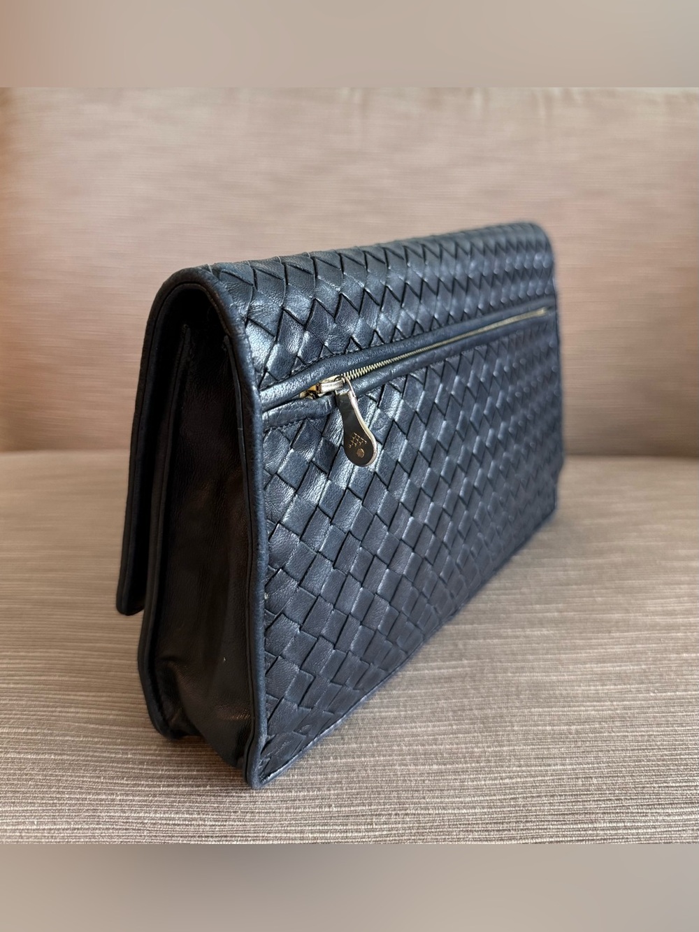 Bottega Veneta Black Intrecciato Leather Clutch. A Find In Immaculate Condition - Picture 2 of 9